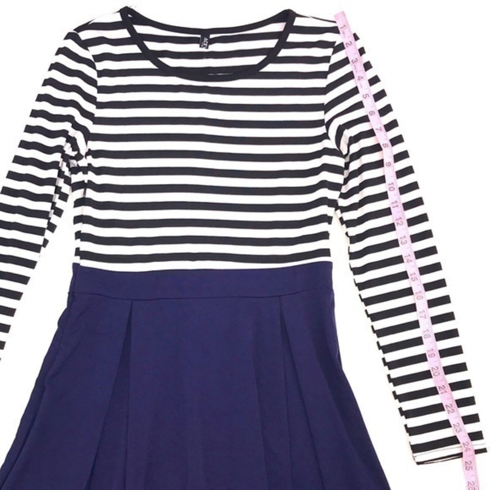 Acevog Dress - Picture 6 of 10